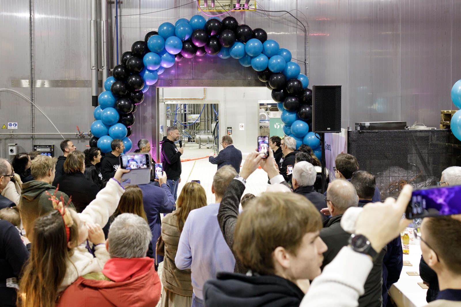 Yeastup founder Daniel Gnos and guests at the opening ceremony: a disused dairy site in Lyss was converted into its first upcycling plant for brewer's yeast. Copyright: Nik Egger.