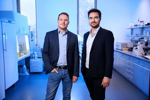 From left, Dr. Sebastian Rakers and Simon Fabich, Founders und Managing Directors of Bluu Biosciences. Copyright Bluu Biosciences